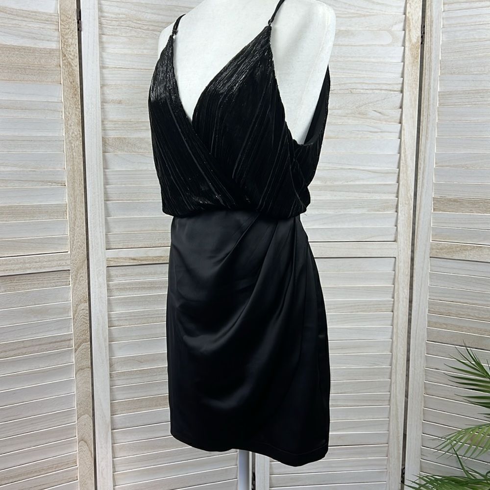 ASTR The Label Callie V-Neck Mini Party Cocktail Dress Small - Picture 9 of 14